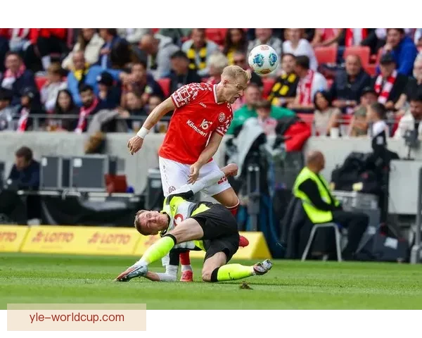 勒沃库森半场两球领先圣保利队